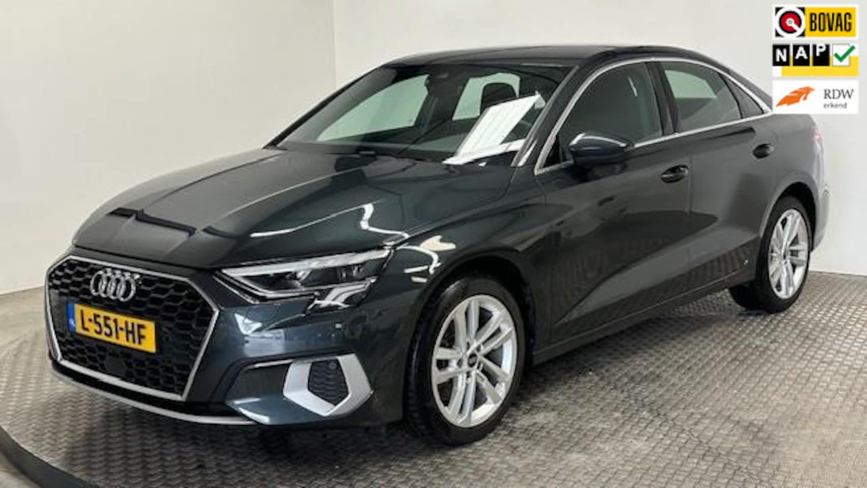 Audi A3 Limousine - 35 TFSI Business edition benzine automaat navigatie carplay android parkeersensoren cruise - AutoWereld.nl