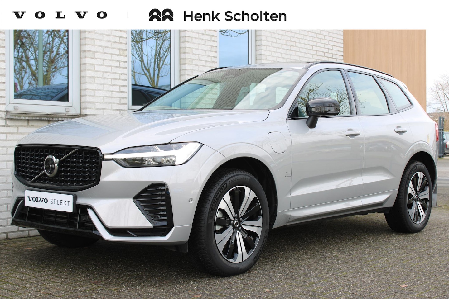 Volvo XC60 - T6 Plug-in hybrid AWD Plus Dark | Verwarmbare Voor- En Achterstoelen | 360 Graden Camera | - AutoWereld.nl