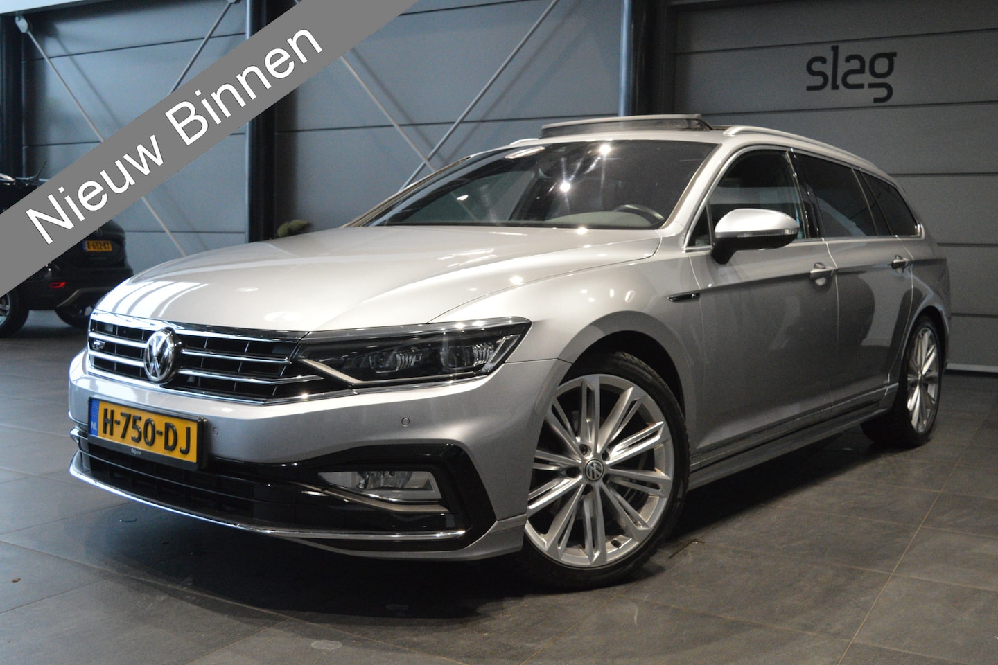 Volkswagen Passat Variant - 1.5 TSI x R-LINE navi leer pano trekhaak keyless 19 inch !! - AutoWereld.nl