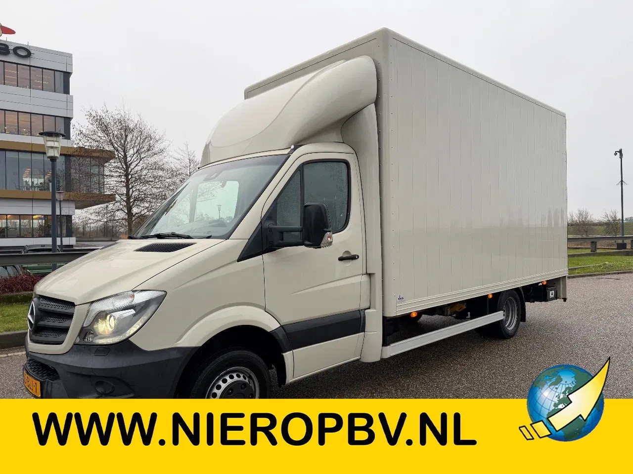 Mercedes-Benz Sprinter - 519CDI Bakwagen Airco Automaat Navi 1000KG Laadklep 450x210x240 6 cil auto is in nieuw sta - AutoWereld.nl
