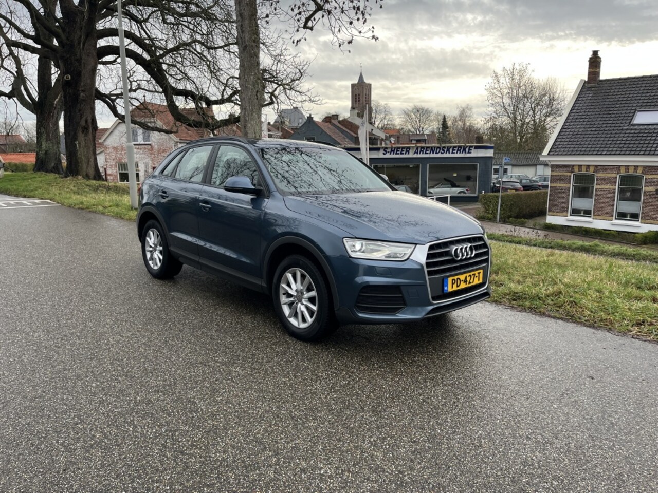 AUDI Q3