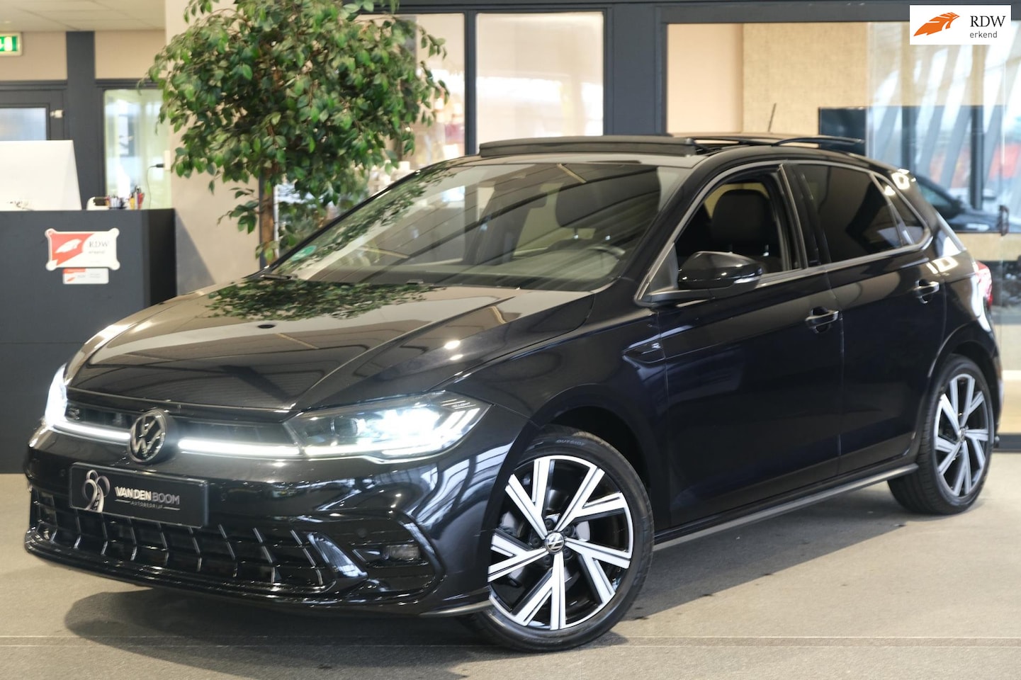 Volkswagen Polo - 1.0 TSI 2x R-Line DSG Facelift Pano IQ Led Cam Kessy ACC - AutoWereld.nl