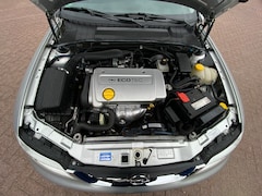 Opel Vectra - 1.6-16V Business Edition