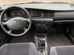 Opel Vectra - 1.6-16V Business Edition