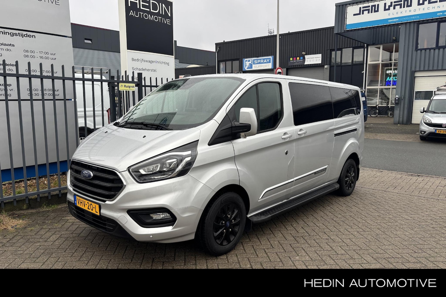 Ford Transit Custom - 320 2.0 TDCI L2H1 Platinum Edition DC | 5 persoons - AutoWereld.nl