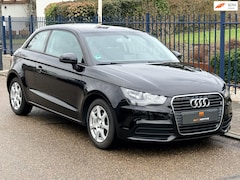 Audi A1 - 1.2 TFSI Attraction Airco / Navi / Stoelverwarming