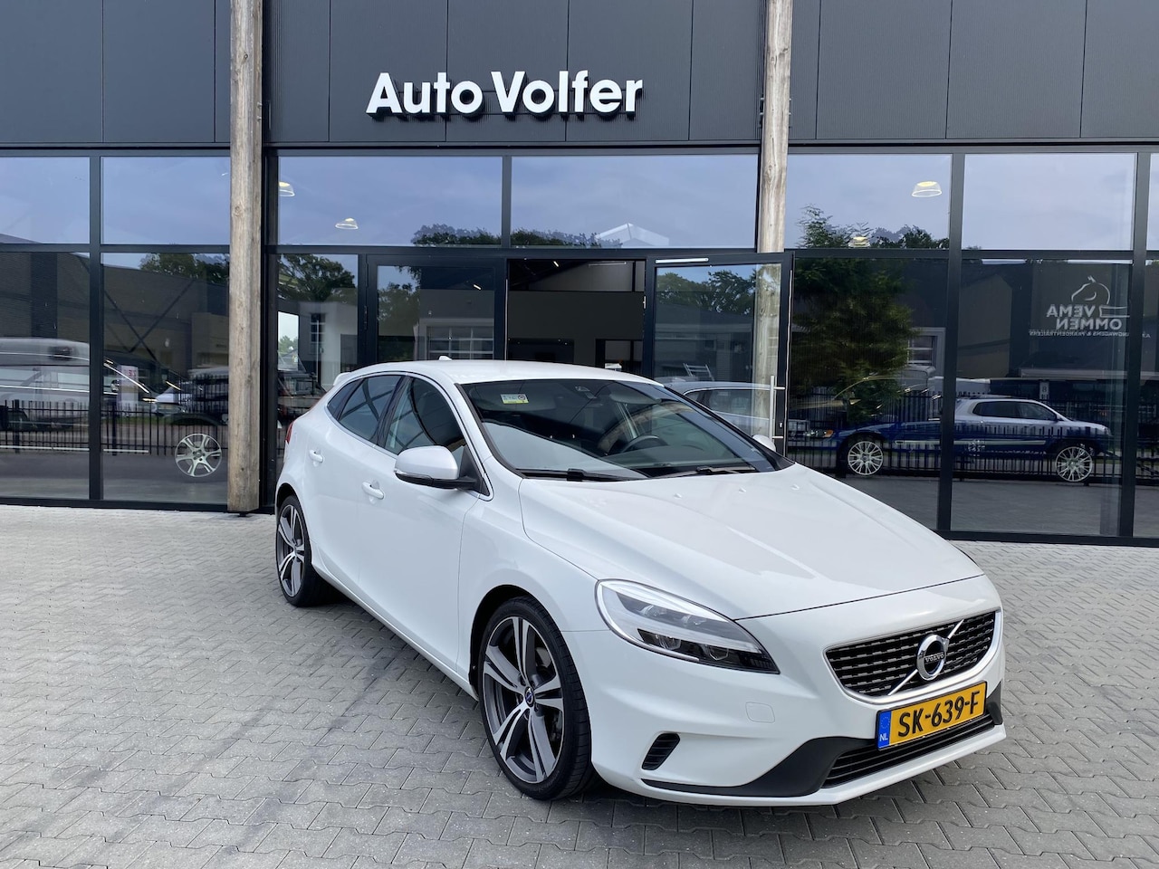 Volvo V40 - 2.0 T4 R-Design Cam|thk|navi|19 inch - AutoWereld.nl