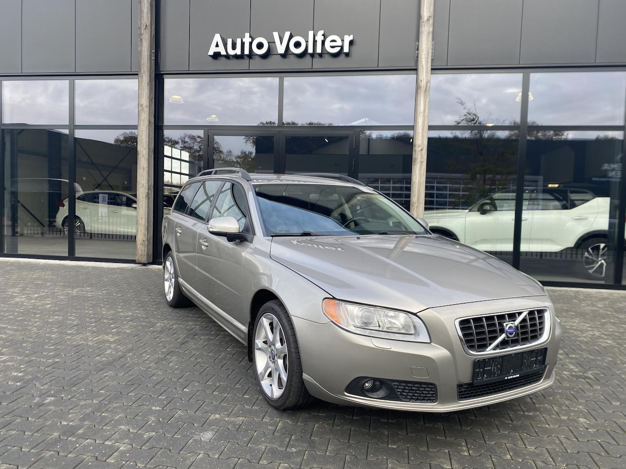 Volvo V70 - 2.5T Momentum 1 EIG, 106290 KM! BLIS youngtimer - AutoWereld.nl
