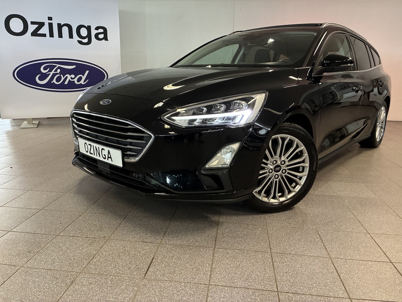 Ford Focus Wagon - vol opties EcoBoost Titanium Business fotos volgen trekhaak - AutoWereld.nl