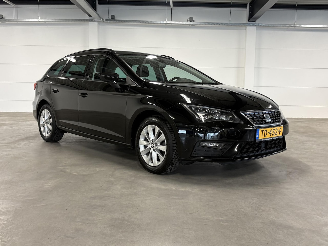 SEAT Leon ST - 1.2 TSI Style Business | LED | Navi | Trekhaak - AutoWereld.nl