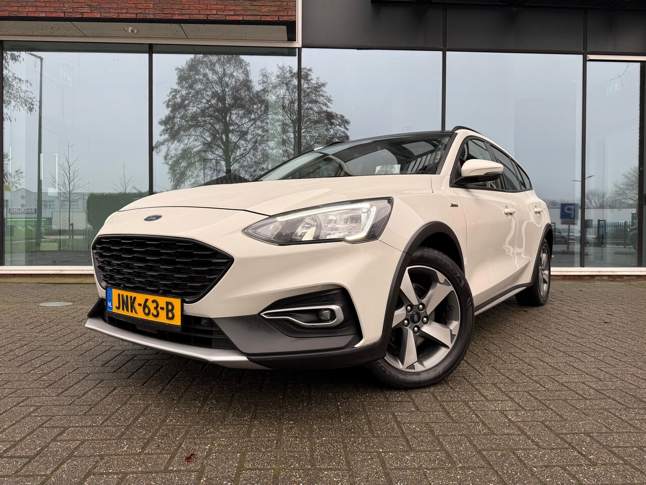 Ford Focus Wagon - 1.0 EcoBoost Active Business - Automaat - Panodak - Trekhaak - Navi - Parkeerhulp - AutoWereld.nl