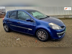 Renault Clio - 1.6-16V Dynamique Luxe