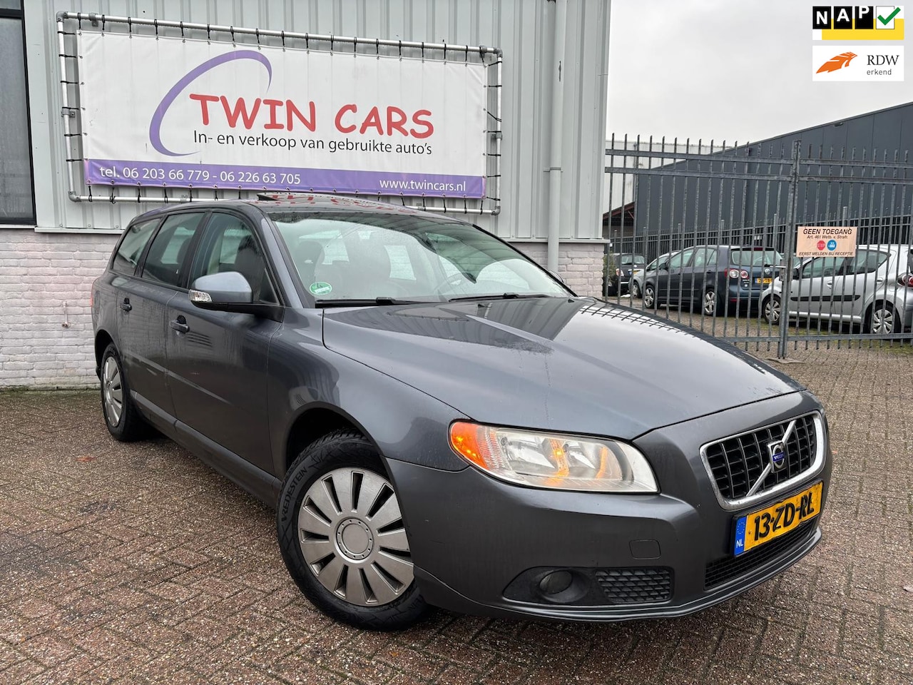 Volvo V70 - 2.4 D5 Momentum Leer Automaat - AutoWereld.nl