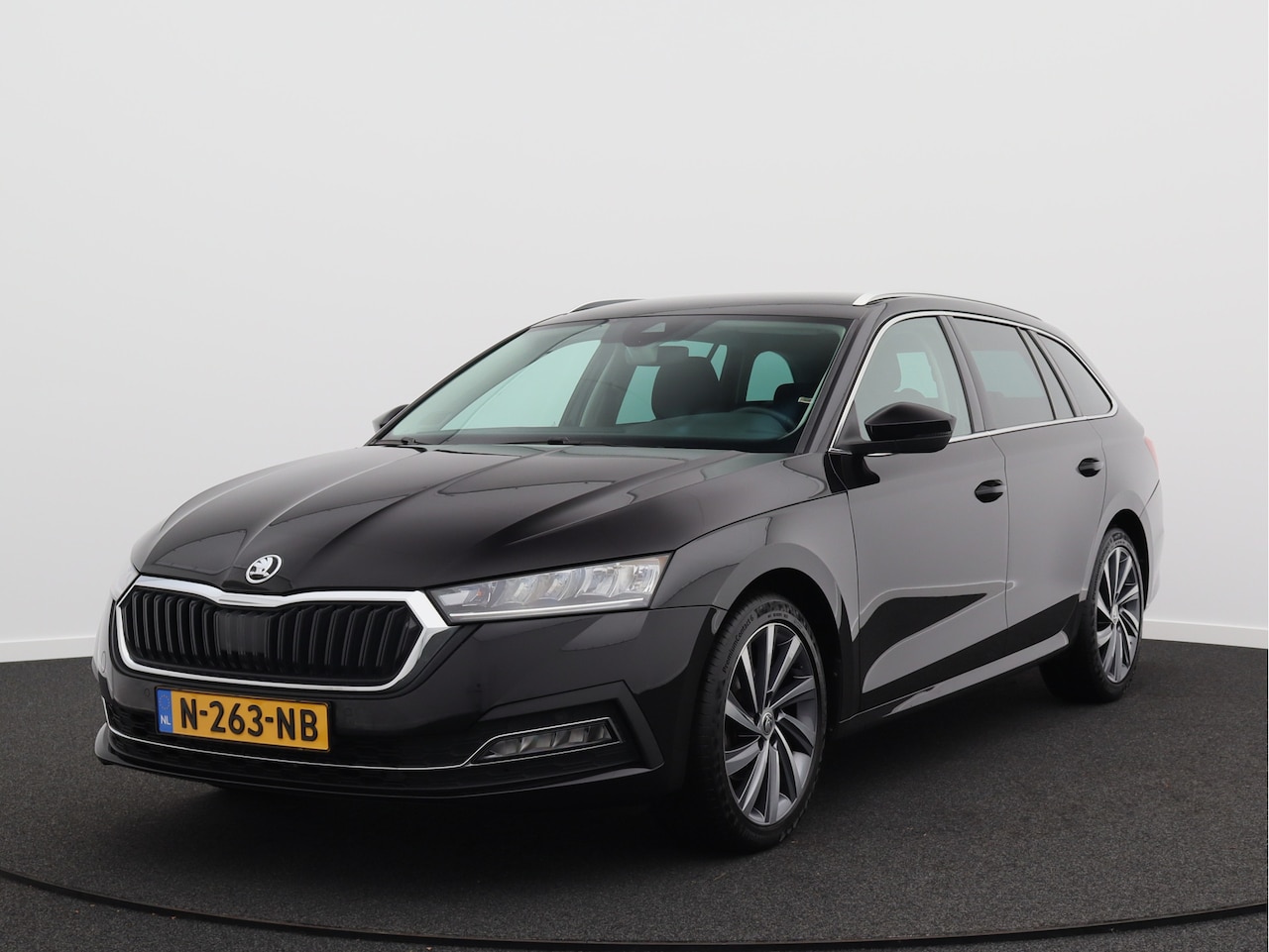 Skoda Octavia Combi - 1.5 e-TSI Business Edition/ automaat/ zeer mooi! - AutoWereld.nl