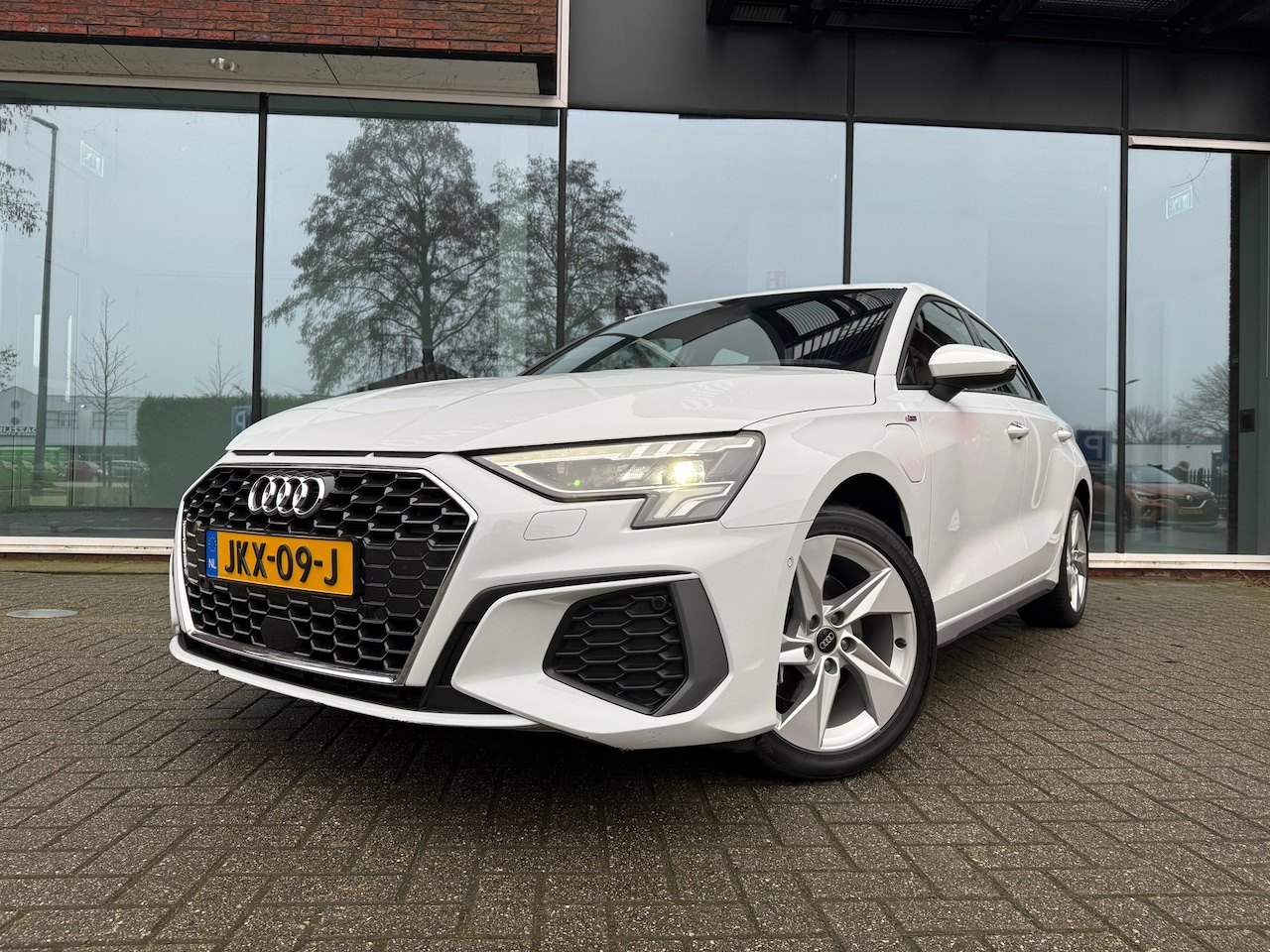 Audi A3 Sportback - 40 TFSI e Advanced edition S Line - Automaat - Navi - Winterpakket - AutoWereld.nl