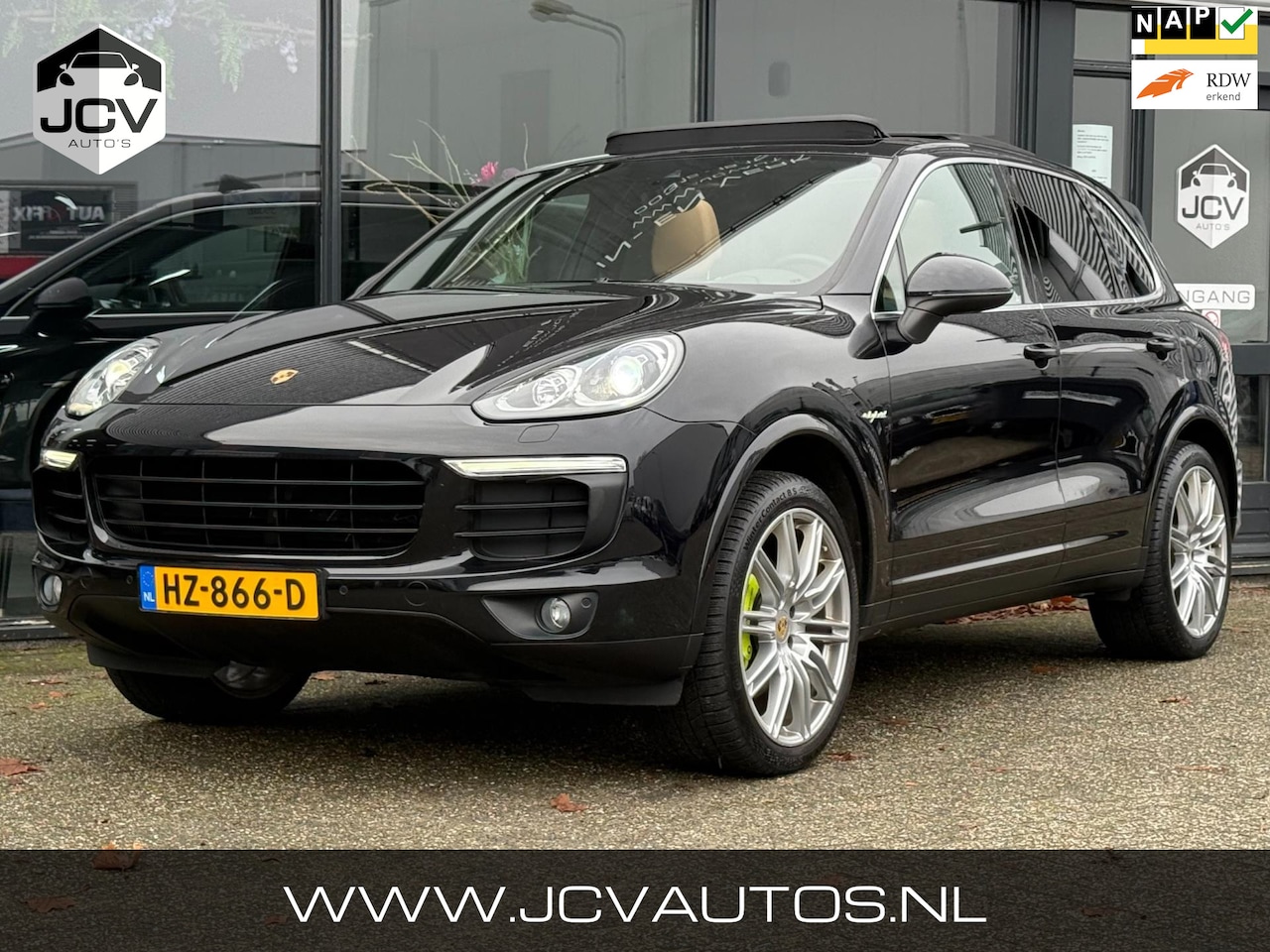 Porsche Cayenne - 3.0 S E-Hybrid PANO/LUCHTVERING/CAMERA/NAP - AutoWereld.nl