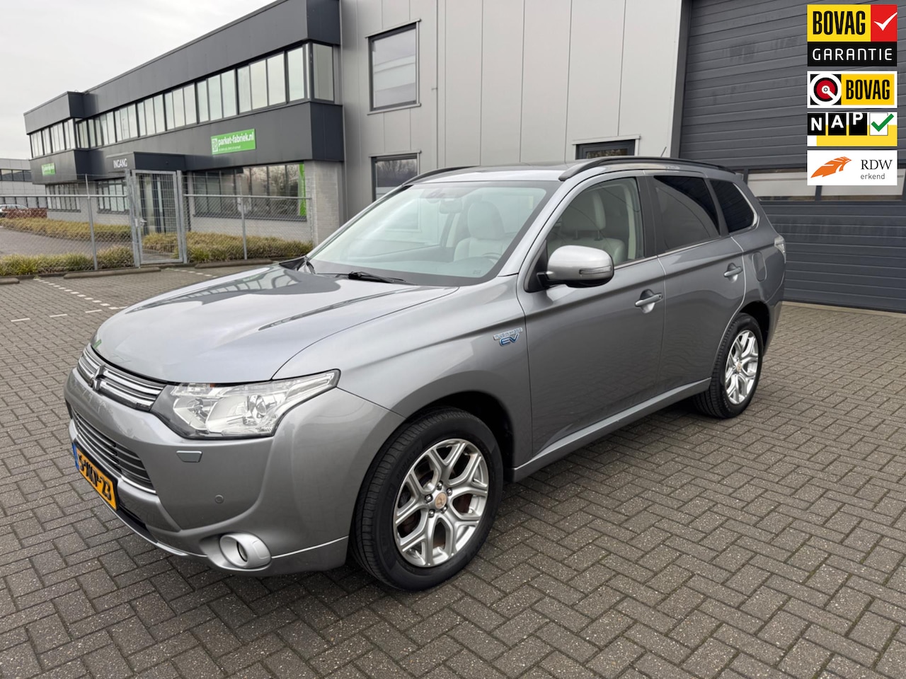 Mitsubishi Outlander - 2.0 PHEV instyle 2.0 PHEV instyle - AutoWereld.nl