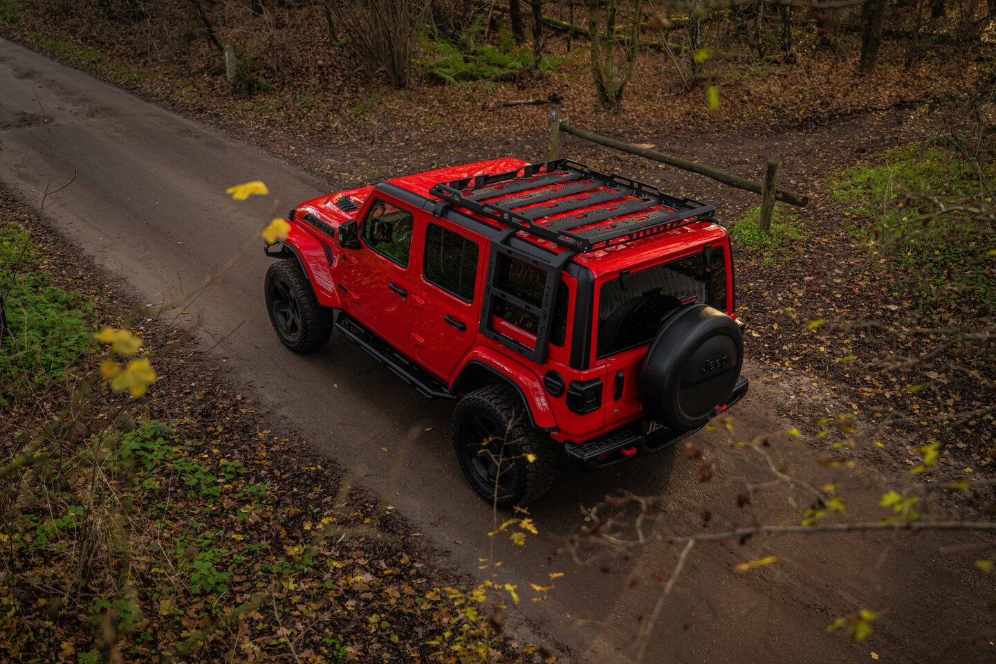 Jeep Wrangler Unlimited - 2.0T - Method velgen 20" - Liftkit - Dakrek - stalen V&A bumper - AutoWereld.nl