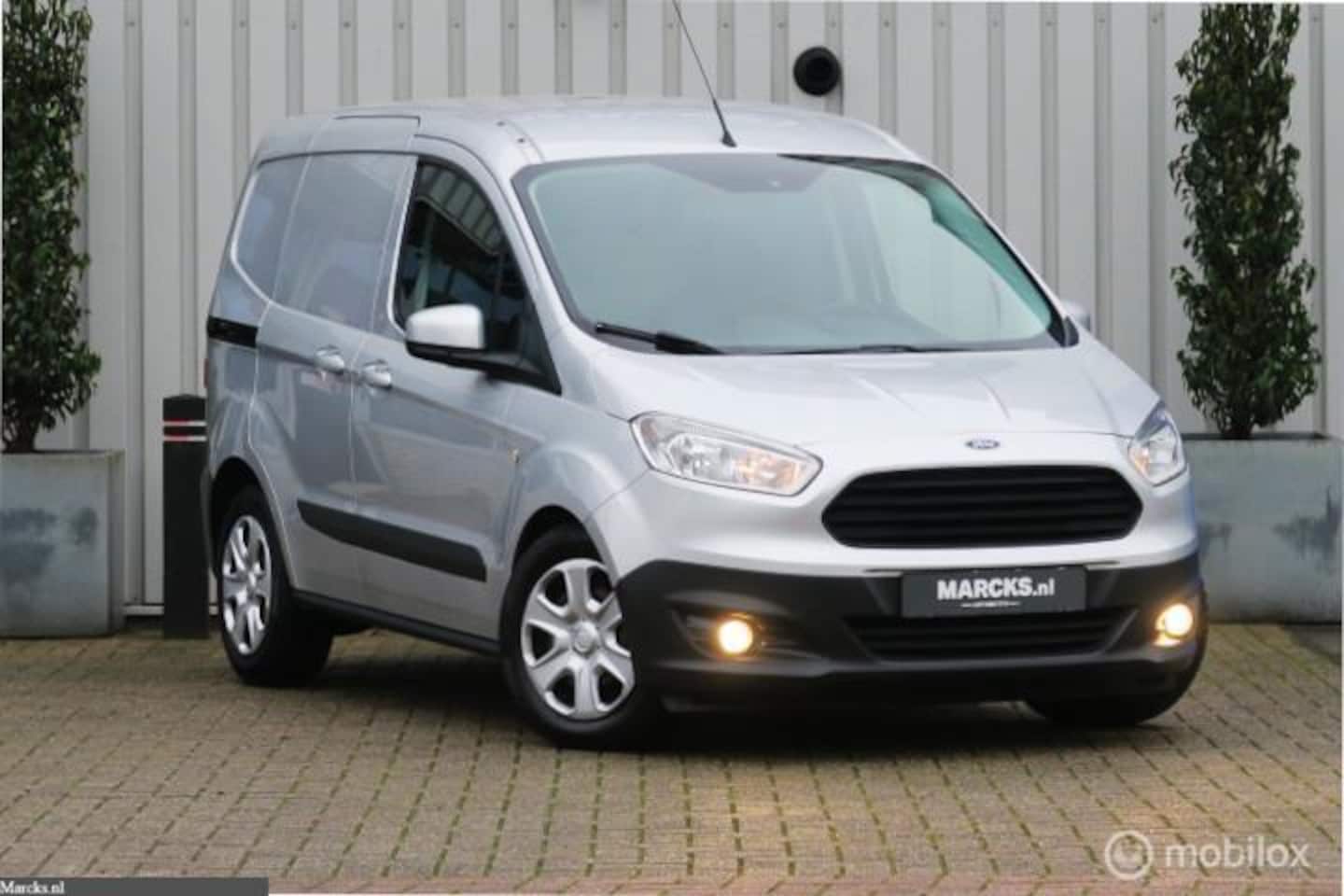 Ford Transit Courier - 1.5 TDCI Ambiente Start&Stop EURO 6 - AutoWereld.nl