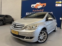 Mercedes-Benz B-klasse - 160 BlueEFFICIENCY Business Class /bj.2011 / kleur: grijs / climate / half leder / NAP 266