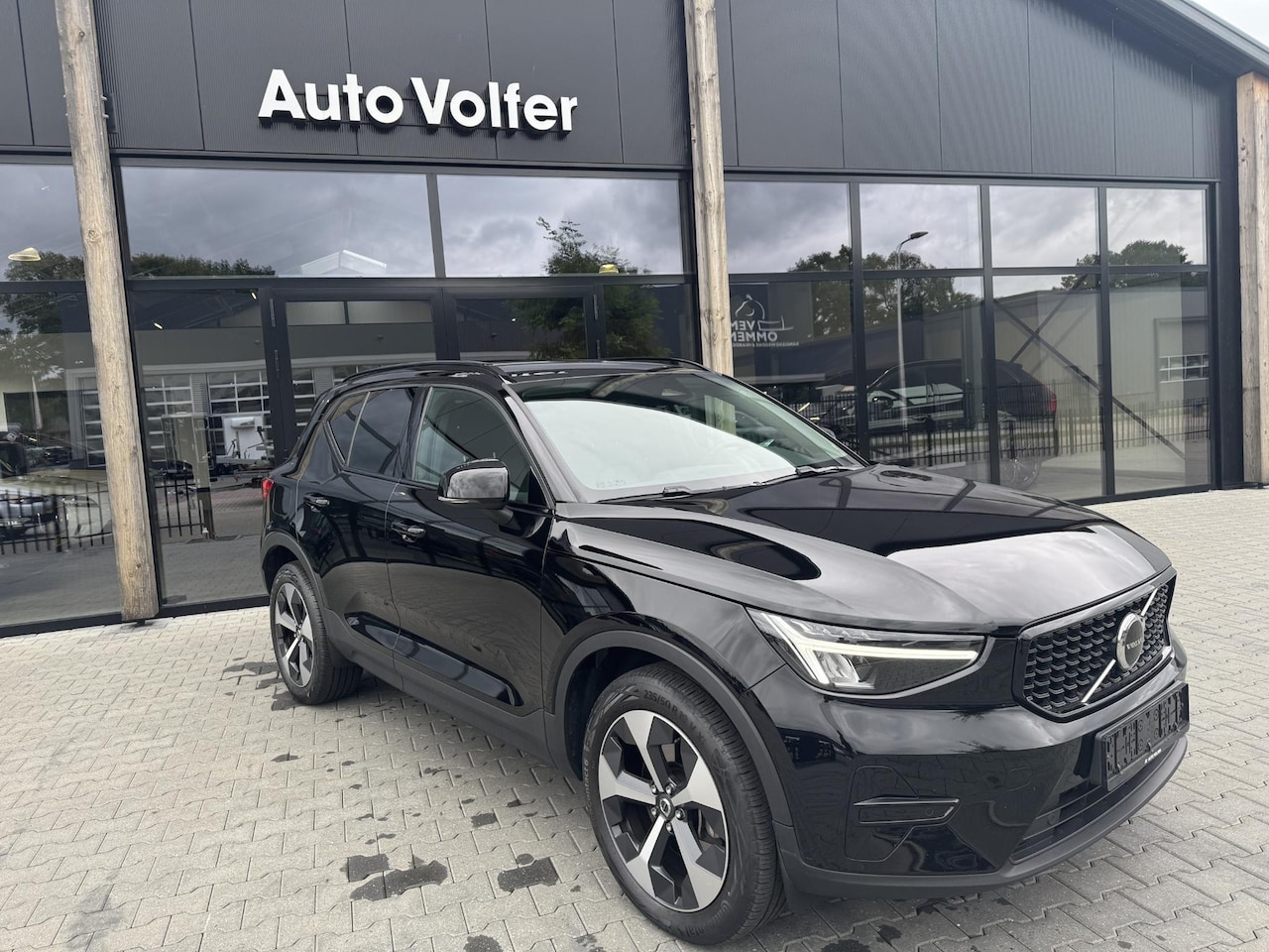 Volvo XC40 - 2.0 B4 Plus Dark Leder|memory|cam - AutoWereld.nl