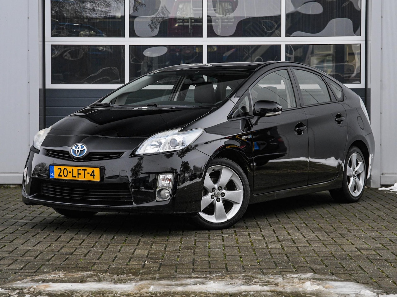 Toyota Prius - 1.8 Comfort | Navi | Climate control | Cruise control - AutoWereld.nl
