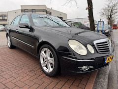 Mercedes-Benz E-klasse - 230 Avantgarde 6 Cilinder Automaat Uniek met 88.000km Nieuwstaat Airco/ECC, Leder, Navigat