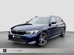 BMW 3-serie Touring - 320e M-Sport | Pano | Trekhaak | Harman Kardon | 19 inch | Sfeerverlichting | Camera | Dea