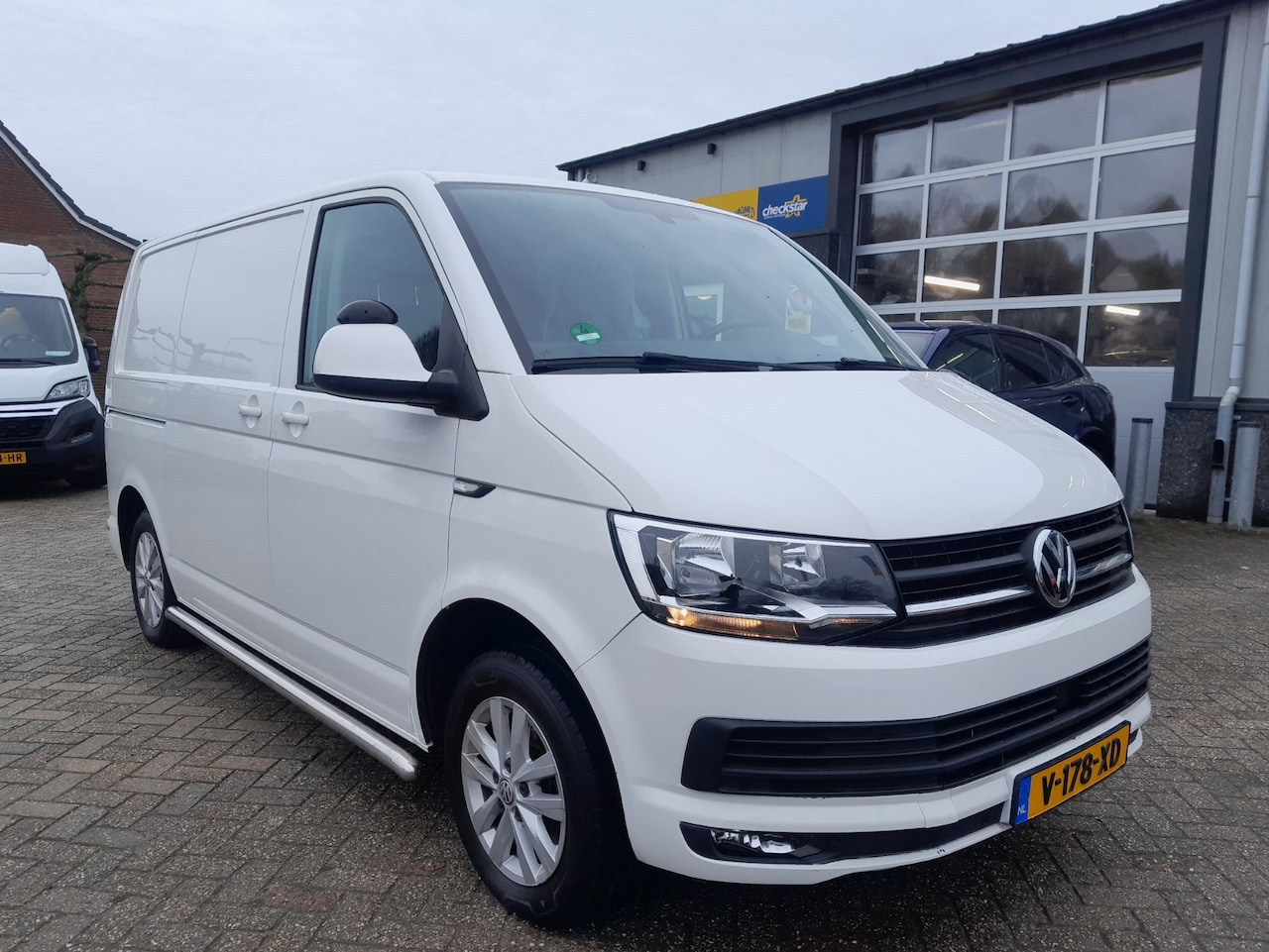 Volkswagen Transporter - 2.0 TDI L1H2 Highline - Navigatie - Trekhaak - Ad. Cruise control - AutoWereld.nl