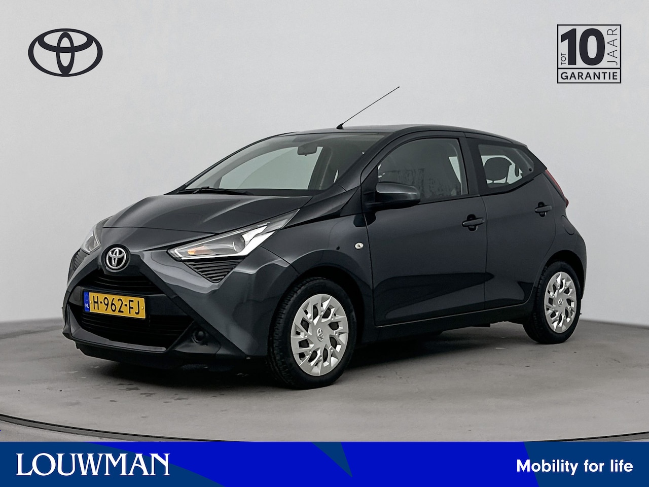 Toyota Aygo - 1.0 VVT-i x-play 5-Drs | Airco | Apple Carplay/Android Auto | Parkeercamera | NL-Auto | De - AutoWereld.nl