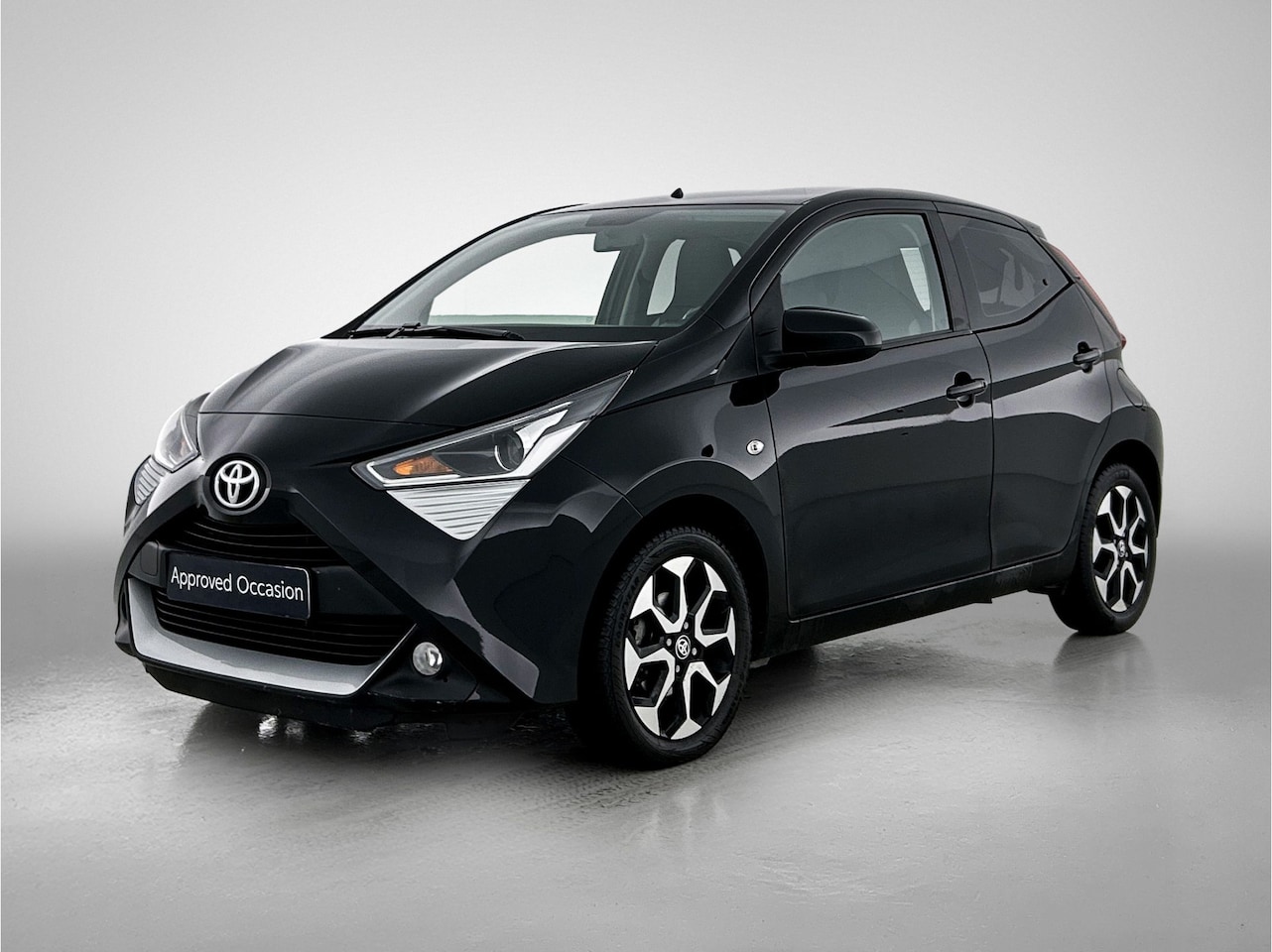 Toyota Aygo - 1.0 VVT-i x-play Automaat | Premium uitvoering | | Parkeersensoren voor en achter | - AutoWereld.nl