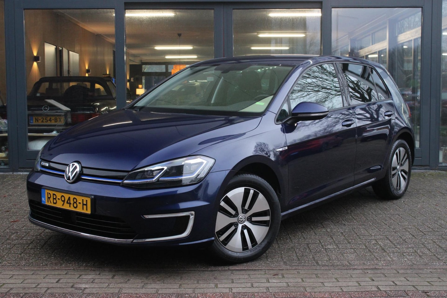 Volkswagen e-Golf - | Adaptive Cruise | Carplay | ACC | Navigatie | Parkeersensoren | Telefoonvoorbereiding | - AutoWereld.nl