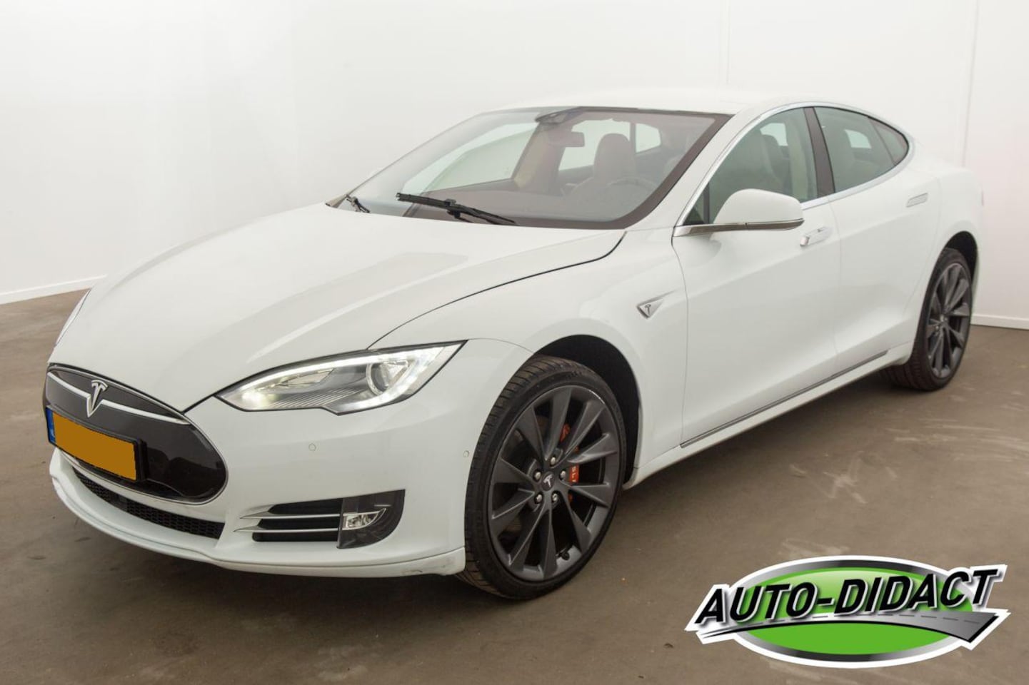 Tesla Model S - 85 Base Accu vervangen 30-01-2023 ORIGINEEL - AutoWereld.nl