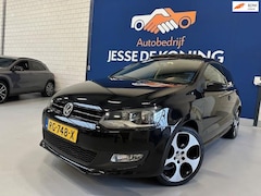Volkswagen Polo - 1.2 TSI Comfortline / bj.2012 / kleur:zwart/ panoramadak / airco/ sportvelgen/APK 11/2026