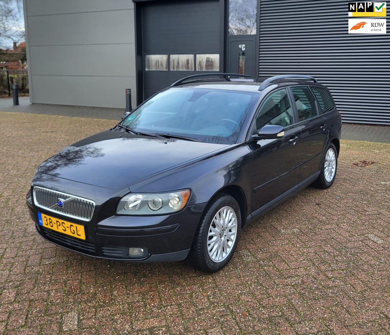 Volvo V50 - 2.4 Momentum 2.4 Momentum, Clima, CruisC! - AutoWereld.nl