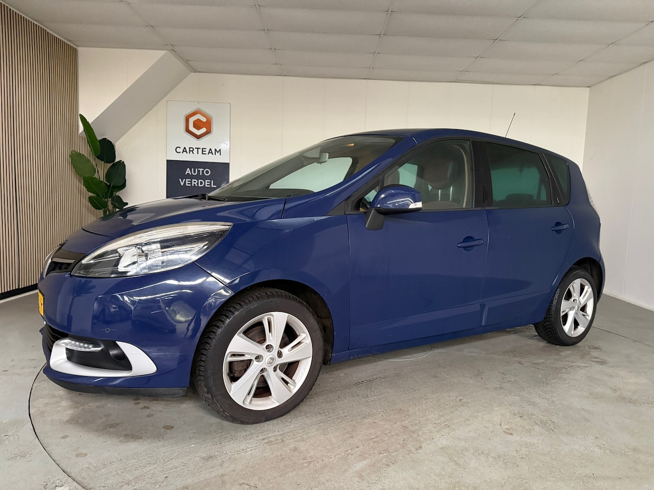 Renault Scénic - 2.0 Bose Airco, Trekhaak, Automaat, LMV - AutoWereld.nl