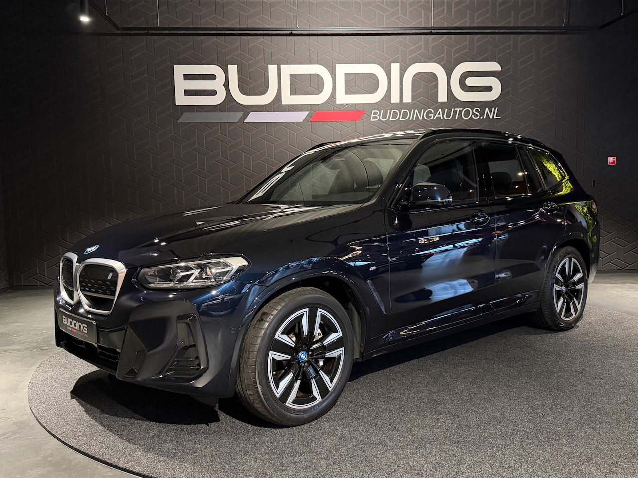 BMW iX3 - Exe 80 kWh | M-sport | LCI | Pano | Trekhaak - AutoWereld.nl