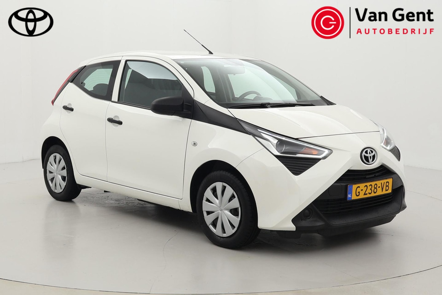 Toyota Aygo - 1.0 VVT-i x-fun | Airco | Bluetooth | Elektrische ramen voor | Multifunctioneel stuurwiel - AutoWereld.nl