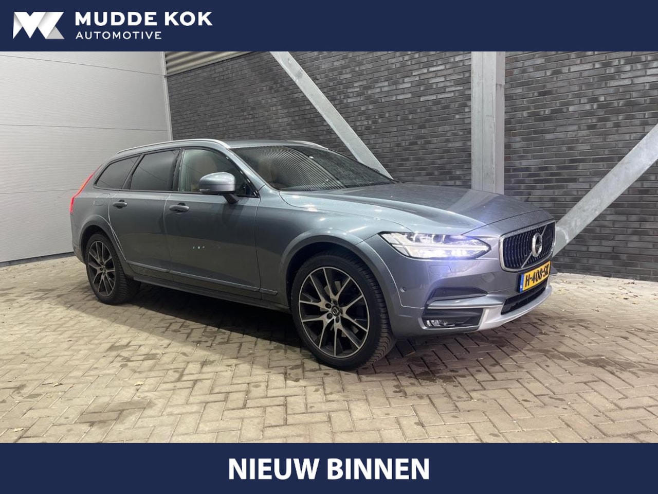 Volvo V90 Cross Country - D5 AWD Pro | Bowers&Wilkins | Luchtvering Achter | Head-Up | 360° Camera | Trekhaak - AutoWereld.nl