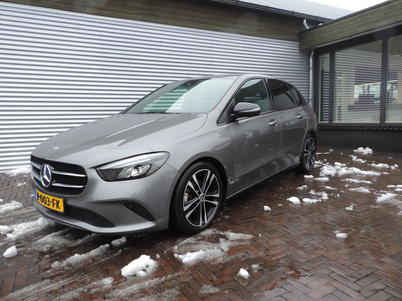Mercedes-Benz B-klasse - 180 Launch Edition Premium Plus TREKHAAK - AutoWereld.nl
