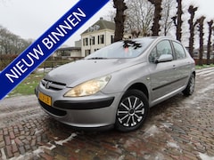 Peugeot 307 - 2.0-16V XT ECC Cruisecontrol Pdc 5 Drs Trekhaak*Apk t/m 15-1-2027