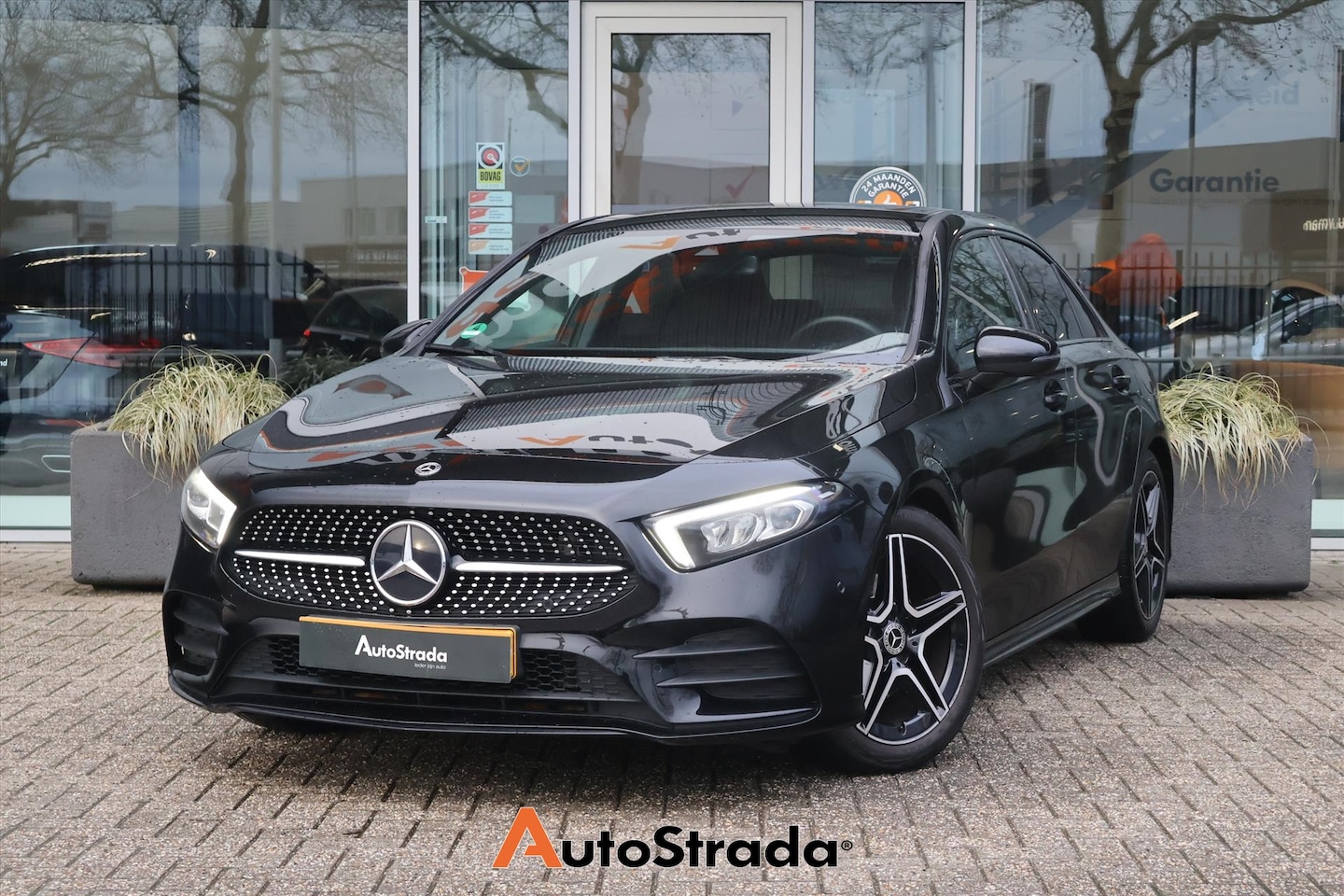 Mercedes-Benz A-klasse - Limousine A 180 AMG-Line 136pk | Camera | Sfeer | Cruise | Climate | Navi | Night Pakket | - AutoWereld.nl