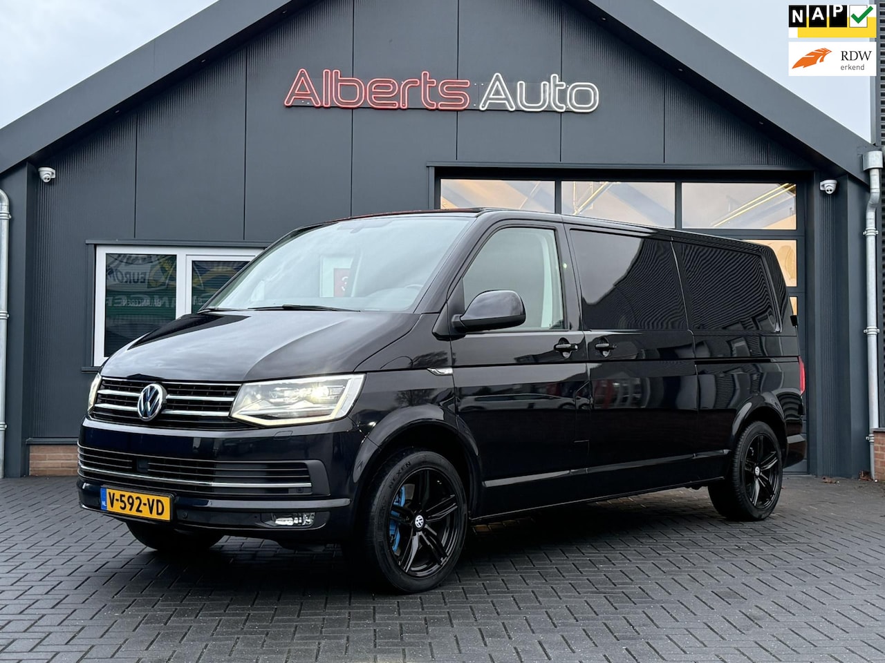 Volkswagen Transporter - T6 2.0 TDI L2H1 Highline AUTOMAAT | 2X SCHUIF | LED | NAVI | - AutoWereld.nl
