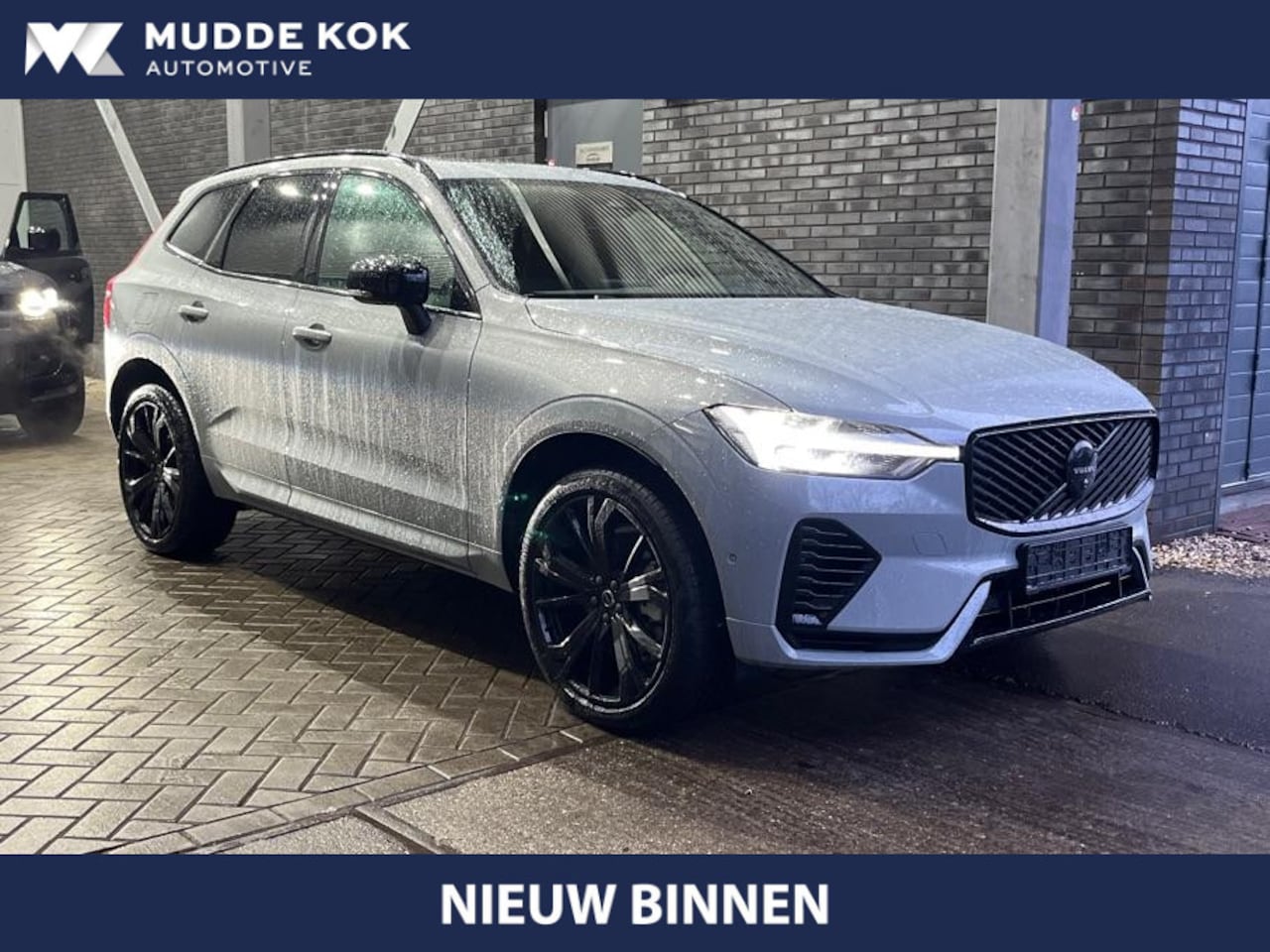 Volvo XC60 - T8 Plug-in hybrid Plus Black Edition | Panoramadak | 360° Camera | ACC | Stoel+Stuurverwar - AutoWereld.nl
