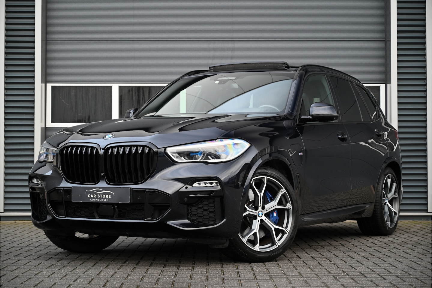 BMW X5 - xDrive45e M-SPORT / SKYLOUNGE PANO / INDIVIDUAL / LASER / MASSAGE / SOFTCLOSE / HUD / 4WIE - AutoWereld.nl
