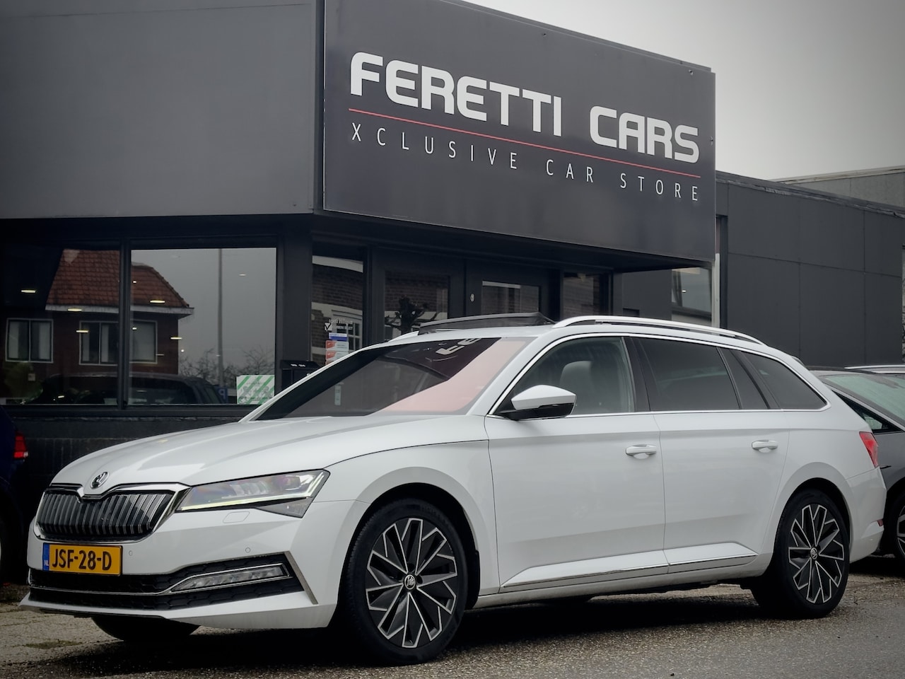 Skoda Superb Combi - 1.4 TSI iV AUT6 LAURIN & KLEMENT 94D.KM! PANODAK LEDER NAVI CAMERA VIRTUAL-DASH APPLE-CARP - AutoWereld.nl