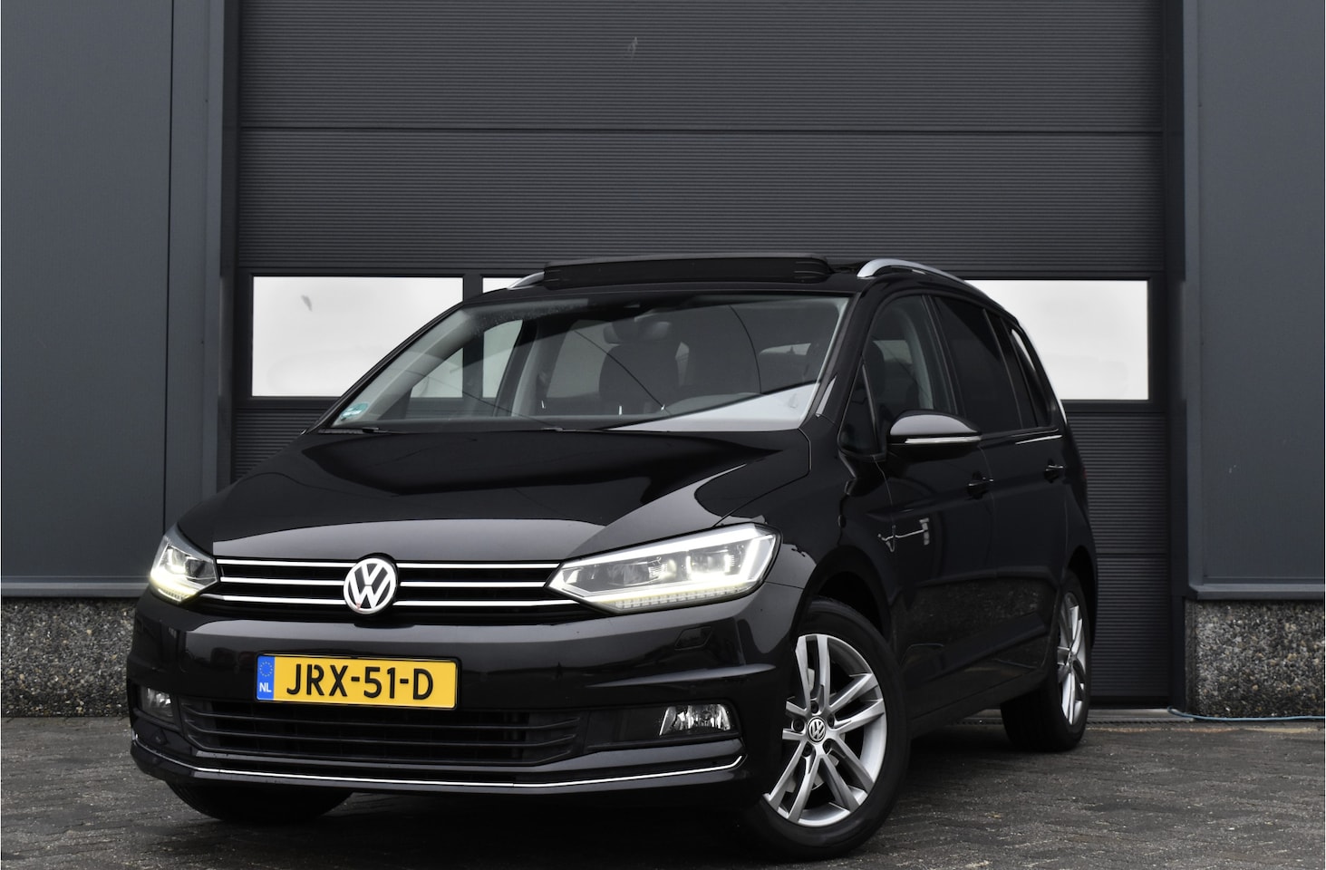 Volkswagen Touran - 1.4 TSI Highline 7p Pano - Carplay - Cruise - Clima - AutoWereld.nl