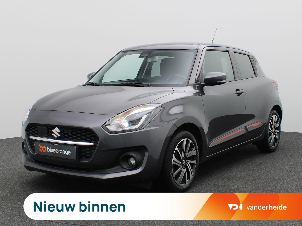 Suzuki Swift - 1.2 Style Smart Hybrid 83PK Aut. Trekhaak, Keyless, Achteruitrijcamera, Clima, Adaptieve C - AutoWereld.nl