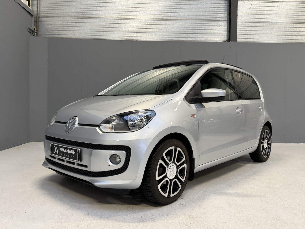 Volkswagen Up! - 1.0 high up! 75pk|Airco|Pano|Cruise - AutoWereld.nl