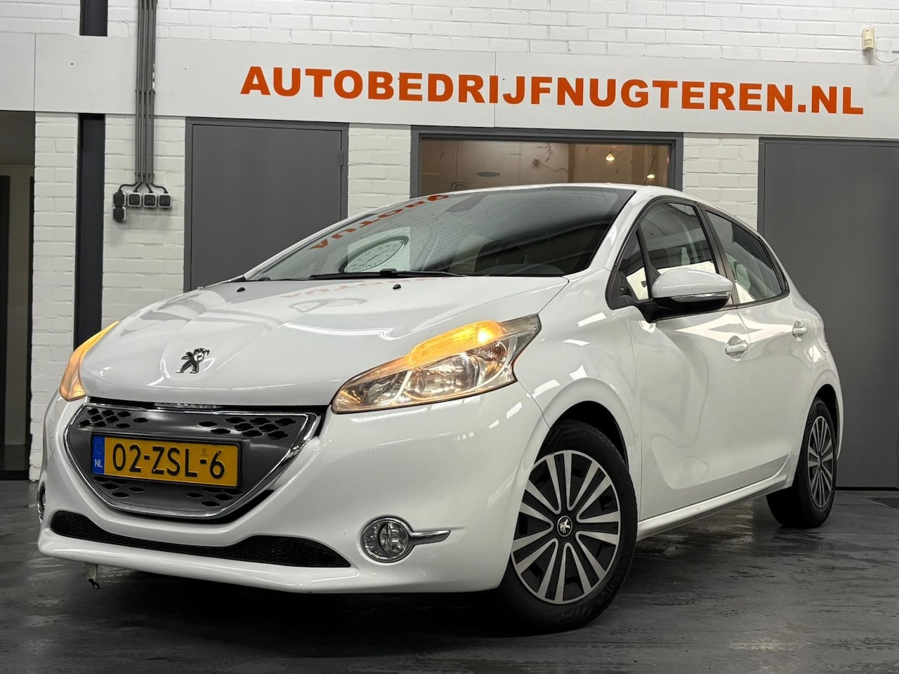 Peugeot 208 - 1.4 e-HDi Active|Automaat|Leer|Clima|Navi|Pdc - AutoWereld.nl